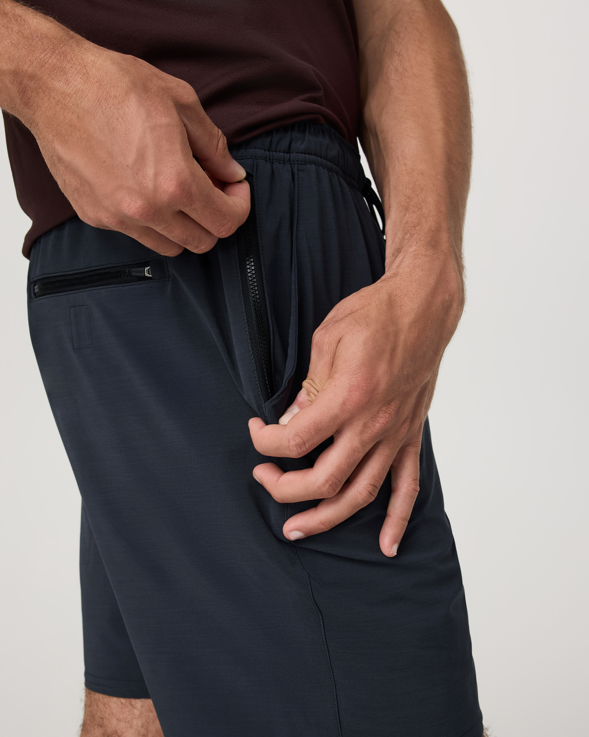 V382NVY_FA25_M_ECOMM_BOTTOMS_DETAIL_11.jpg