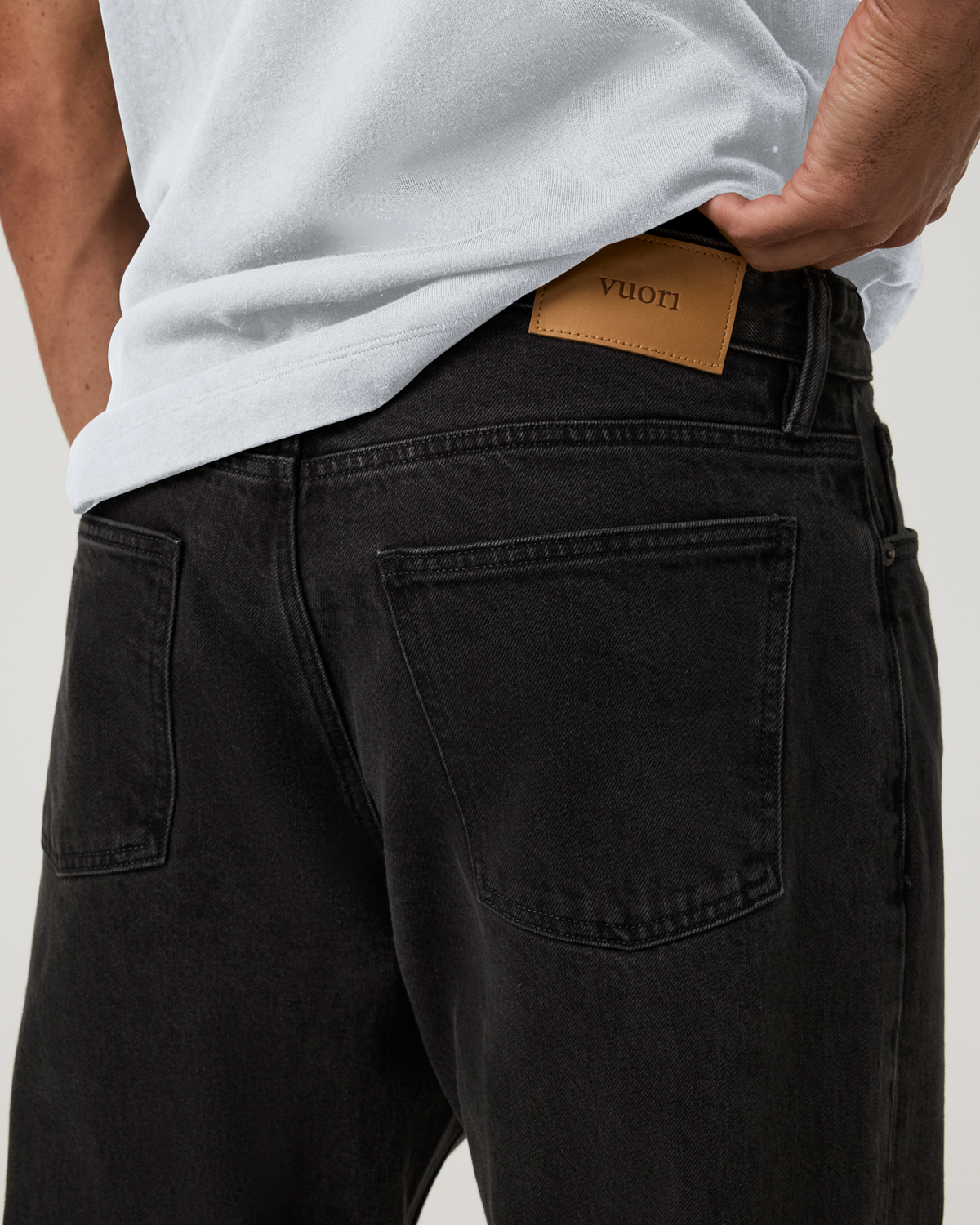 Vuori Vintage Jean Relaxed Fit 32" | Black Wash Denim