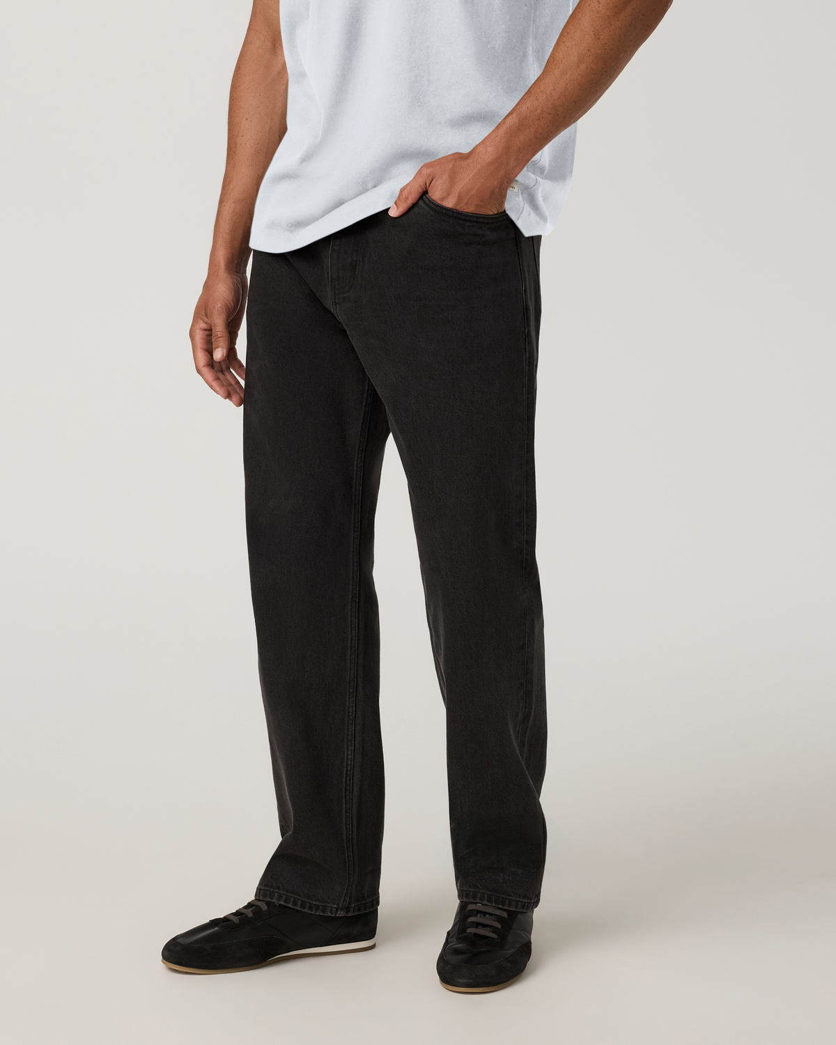 Vuori Vintage Jean Relaxed Fit 32" | Black Wash Denim