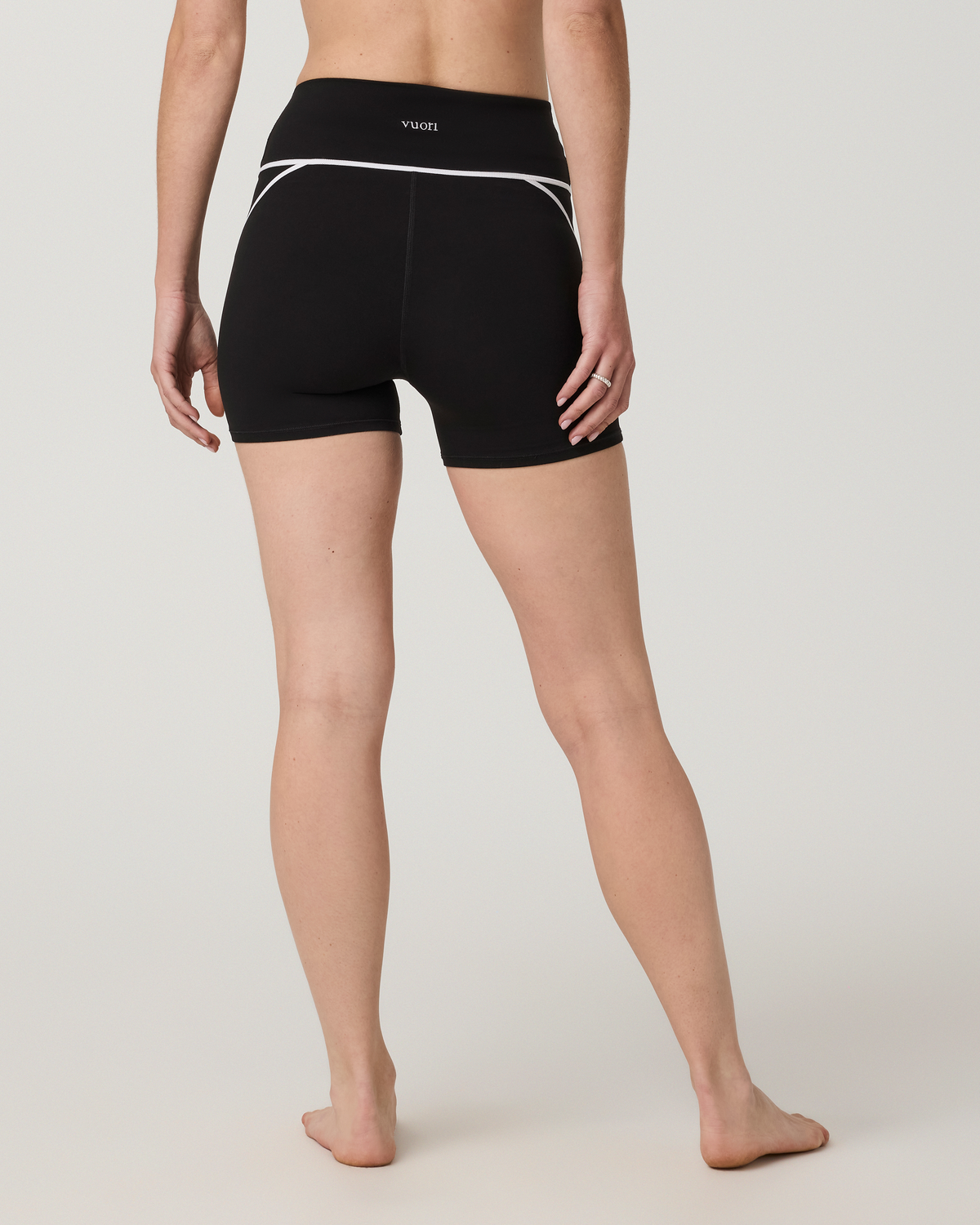 Vuori AllTheFeels™ Linework Short 4" | Black