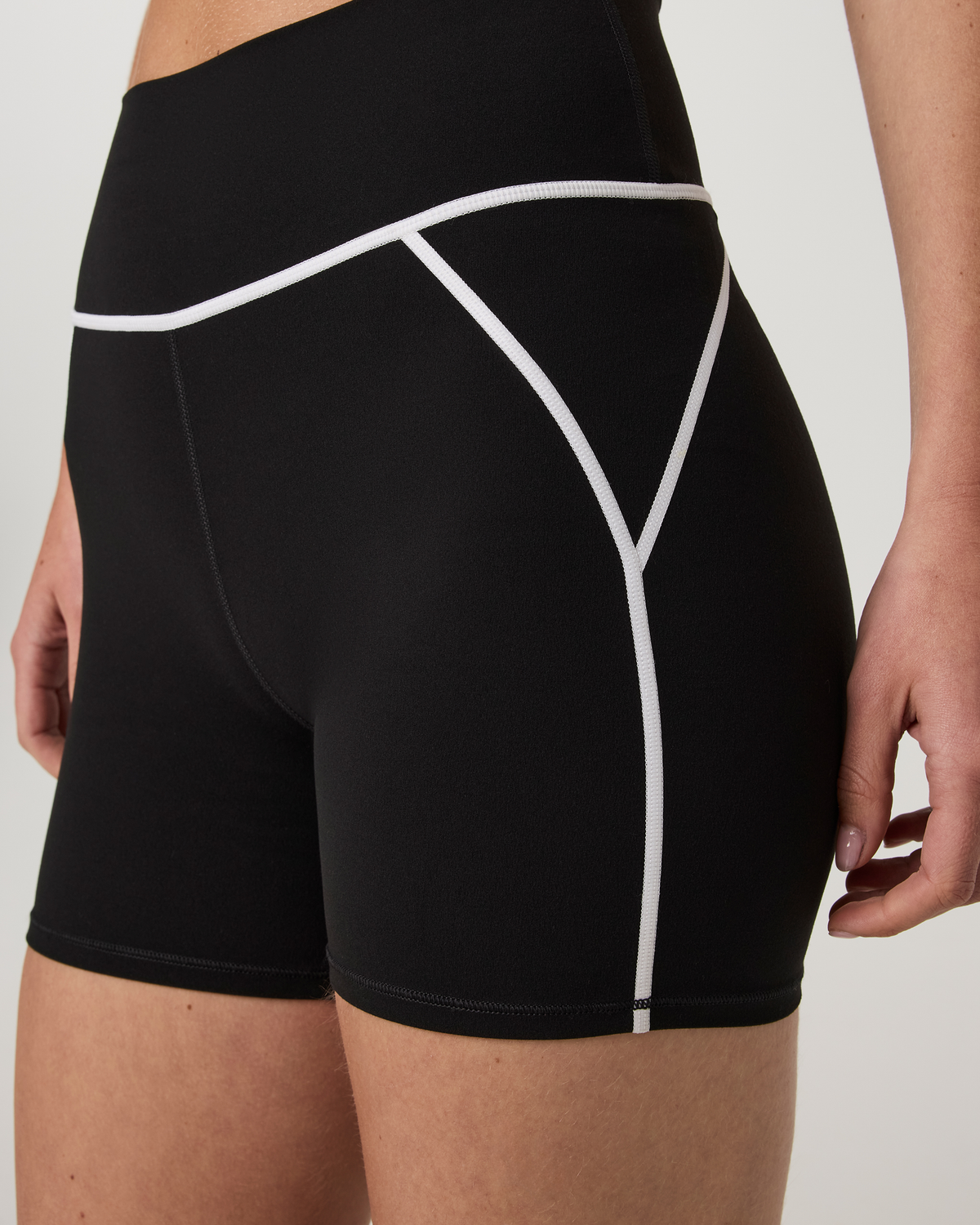 Vuori AllTheFeels™ Linework Short 4" | Black