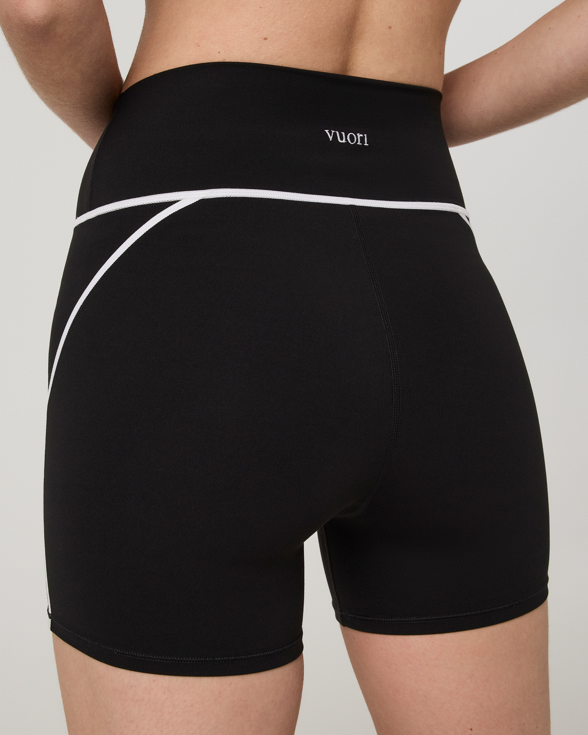 Vuori AllTheFeels™ Linework Short 4" | Black
